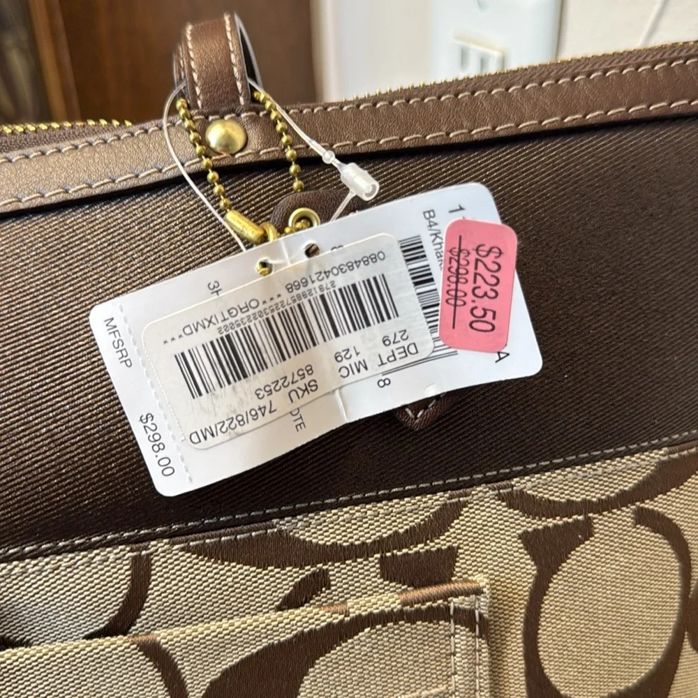 Coach tote bag with zipper! - Picture 2 of 3